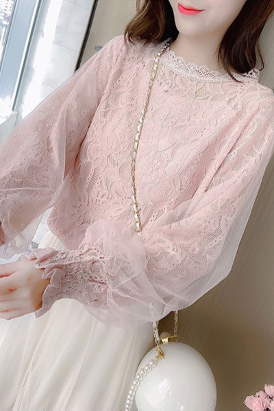 Aktuális női blúz csipkével és tülllel