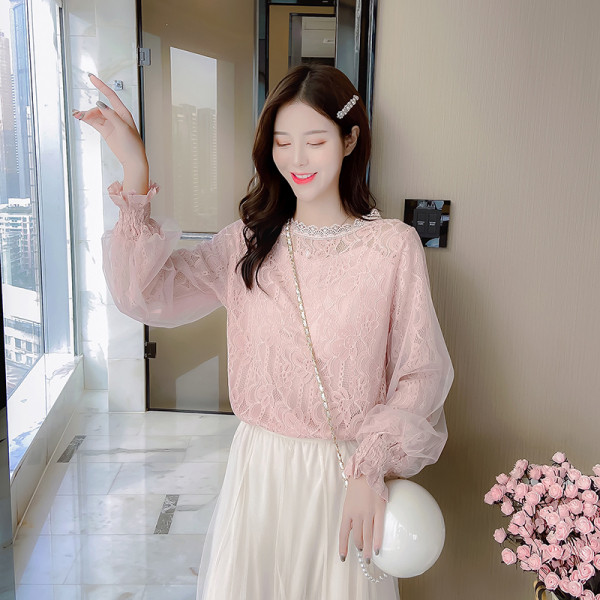 Aktuális női blúz csipkével és tülllel