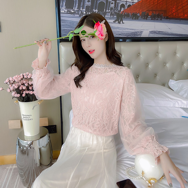 Aktuális női blúz csipkével és tülllel