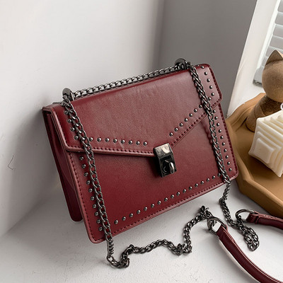 Moderna sieviešu soma no eko ādas ar metāla aizdari