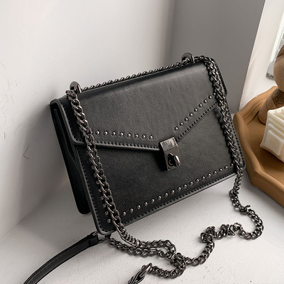 Moderna sieviešu soma no eko ādas ar metāla aizdari