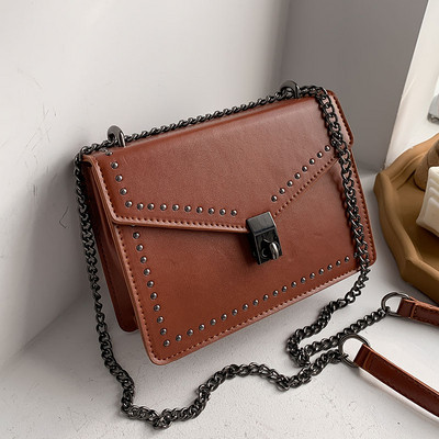 Moderna sieviešu soma no eko ādas ar metāla aizdari