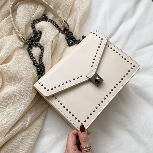 Moderna sieviešu soma no eko ādas ar metāla aizdari