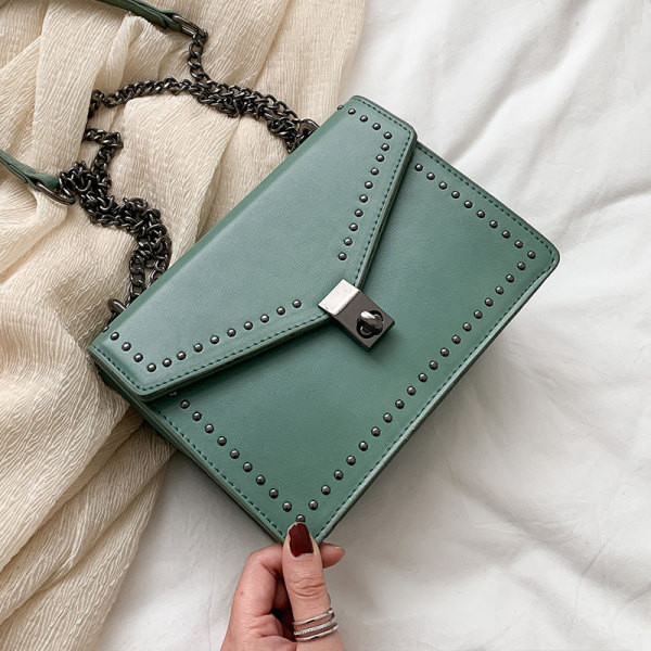 Moderna sieviešu soma no eko ādas ar metāla aizdari