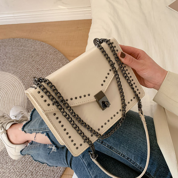 Moderna sieviešu soma no eko ādas ar metāla aizdari