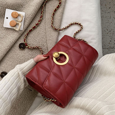 Μοντέρνα έκο δερμάτινη τσάντα  με μεταλλική στερέωση