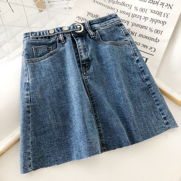 Modern női farmerszoknya magas derékkal és övvel