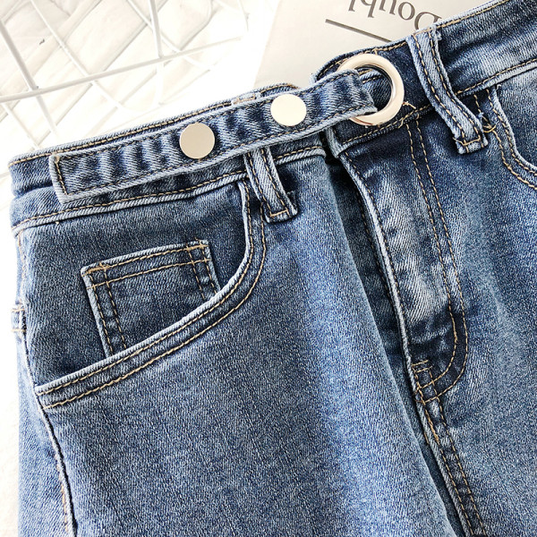 Modern női farmerszoknya magas derékkal és övvel