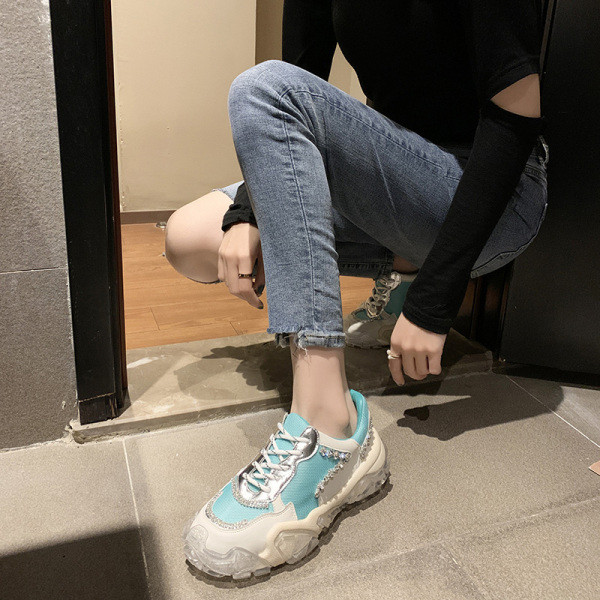 Pavasara-vasaras ikdienas kedas ar raupju zoli