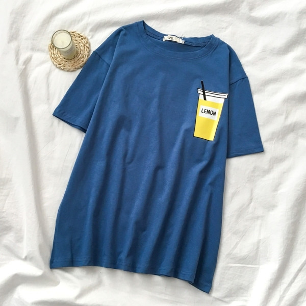 Sieviešu ikdienas t-kreklu plats modelis ar aplikāciju