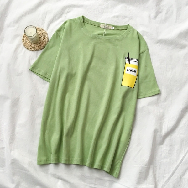 Sieviešu ikdienas t-kreklu plats modelis ar aplikāciju