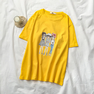 Μοντέρνο γυναικείο T-shirt με ωοειδές ντεκολτέ και κοντό μανίκι