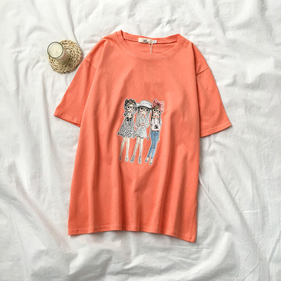 Μοντέρνο γυναικείο T-shirt με ωοειδές ντεκολτέ και κοντό μανίκι