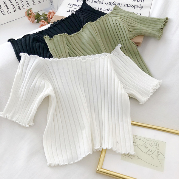 Pieguļoša sieviešu blūze no velveta džersija ar nolaistām īsām piedurknēm