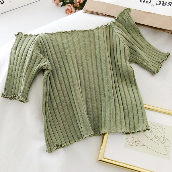 Pieguļoša sieviešu blūze no velveta džersija ar nolaistām īsām piedurknēm