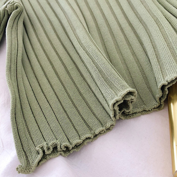 Pieguļoša sieviešu blūze no velveta džersija ar nolaistām īsām piedurknēm