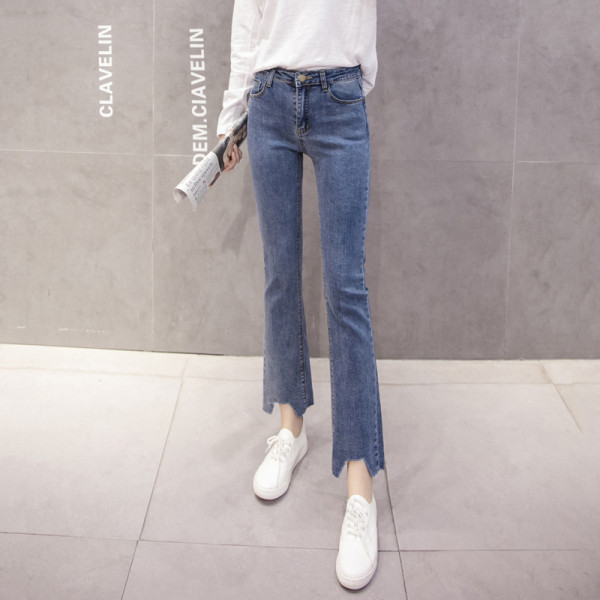 Καθημερινά γυναικεία τζιν με σκισμένα μοτίβα