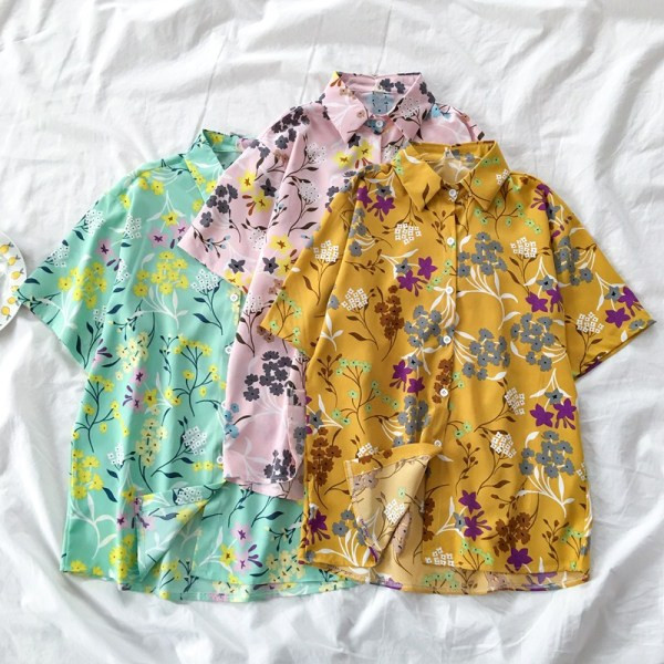 Retro stiliaus moteriški marškiniai su gėlių motyvais ir klasikine apykakle