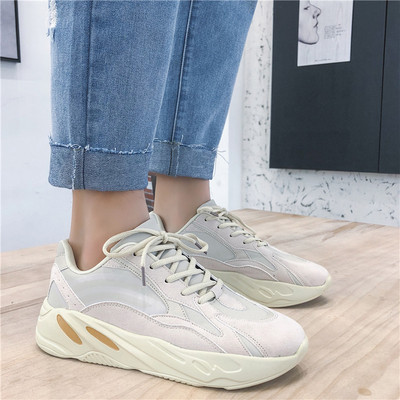 Jauns vīriešu krāsainu kedu modelis ar augstām zolēm un šņorēm