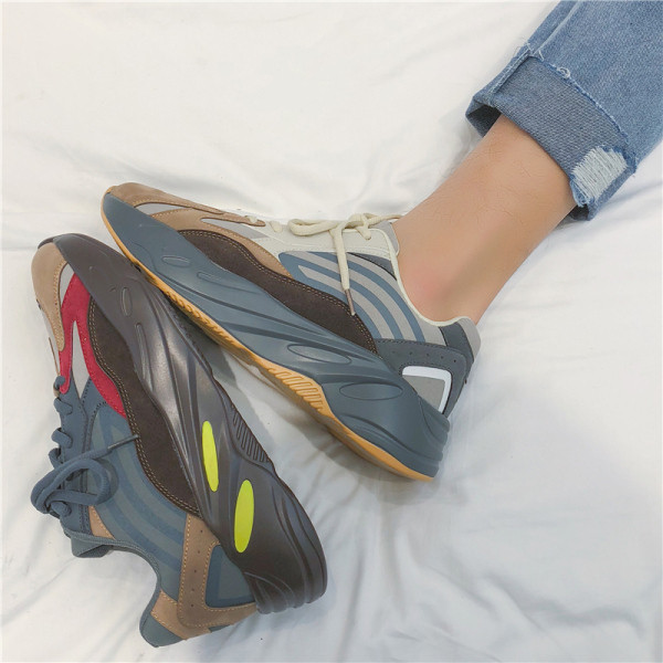 Jauns vīriešu krāsainu kedu modelis ar augstām zolēm un šņorēm