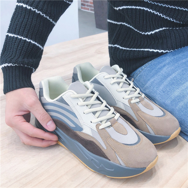 Jauns vīriešu krāsainu kedu modelis ar augstām zolēm un šņorēm