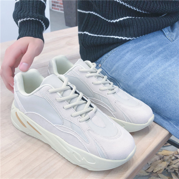 Jauns vīriešu krāsainu kedu modelis ar augstām zolēm un šņorēm