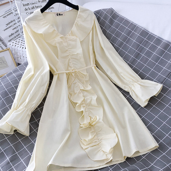 Moderna sieviešu kleita ar garām piedurknēm un špica kakla izgriezumu