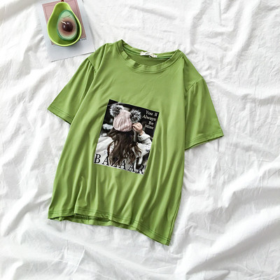 Sieviešu t-krekls ar aplikāciju un apaļu kakla izgriezumu