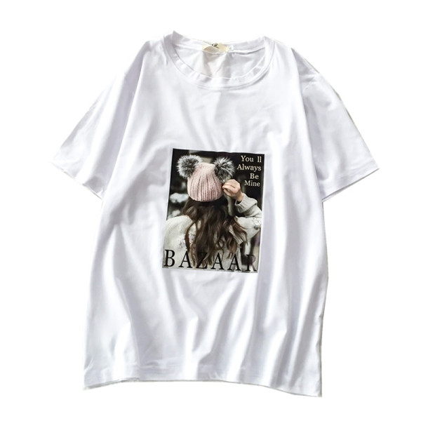 Sieviešu t-krekls ar aplikāciju un apaļu kakla izgriezumu