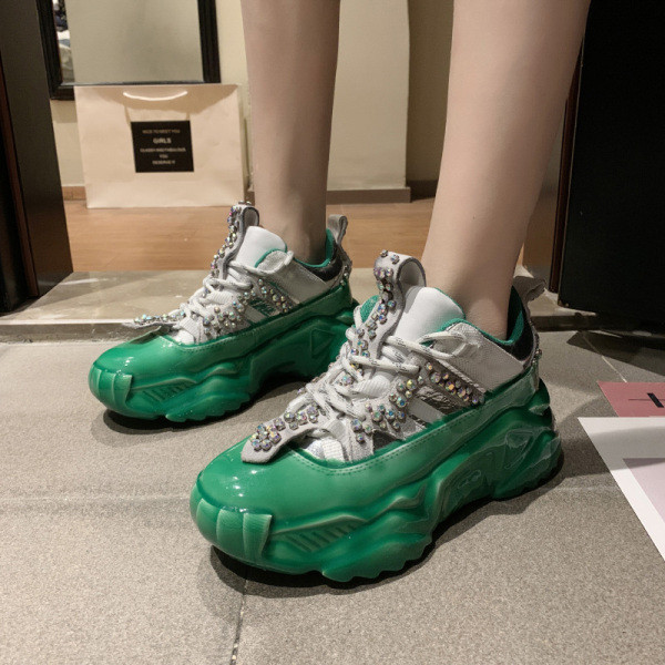 Ανοιξιάτικα γυναικεία αθλητικά παπούτσια  με σκληρή σόλα και διακοσμητικές πέτρες