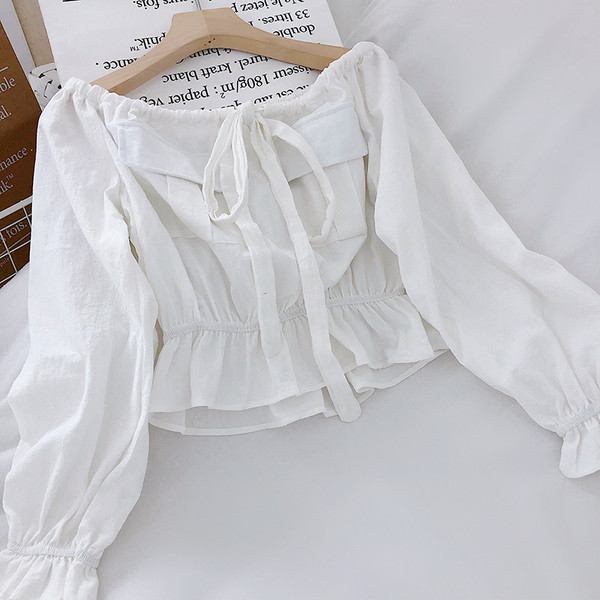 Μοντέρνα γυναικεία μπλούζα με μακριά μανίκια και κορδόνια