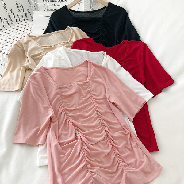 Széles női blúz elöl ráncolt szögletes nyakkivágással