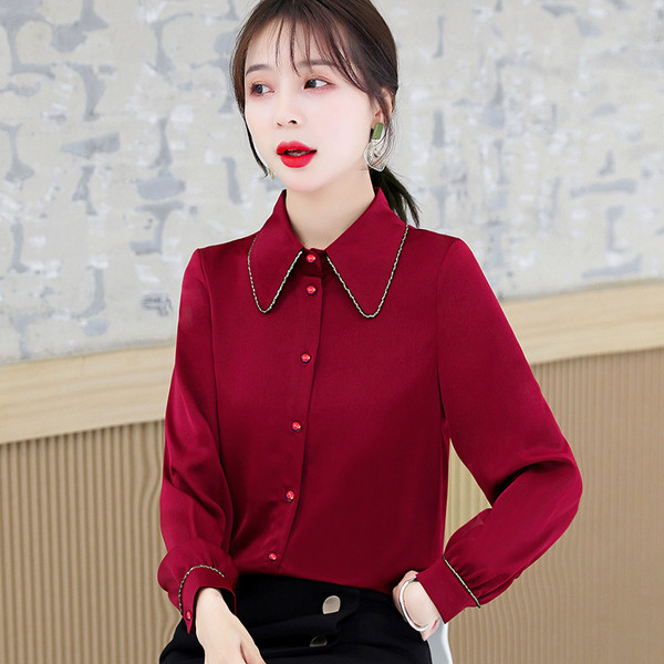 Sieviešu ikdienas krekls ar klasisku apkakli un pogām