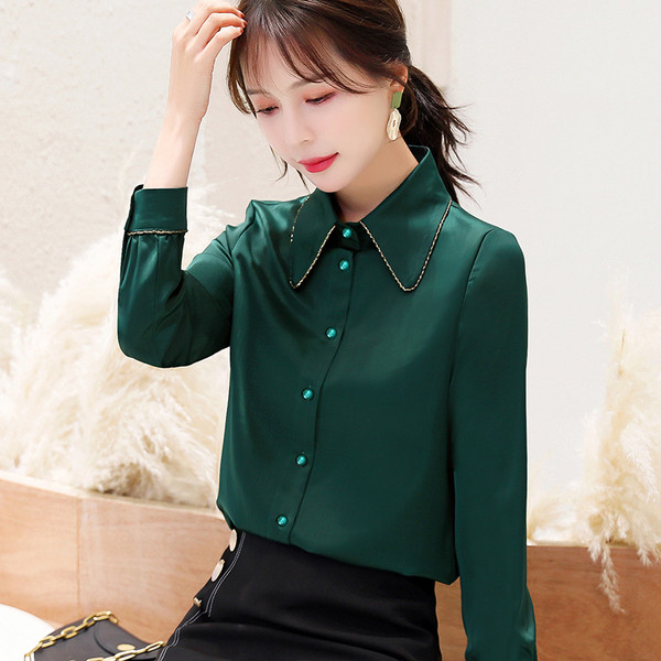 Sieviešu ikdienas krekls ar klasisku apkakli un pogām