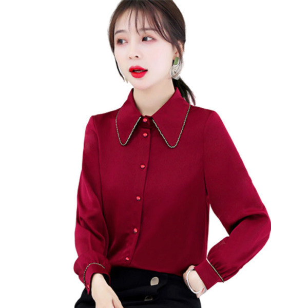 Sieviešu ikdienas krekls ar klasisku apkakli un pogām