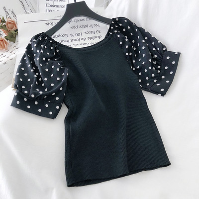 Moteriška palaidinė trumpomis pūstomis rankovėmis su taškeliais