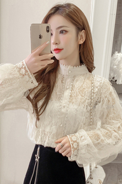 Alkalmi női tavaszi ing csipkével és gombokkal