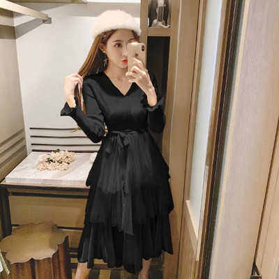 Μοντέρνο γυναικείο φόρεμα με φλοράλ τύπωμα και λαιμόκοψη