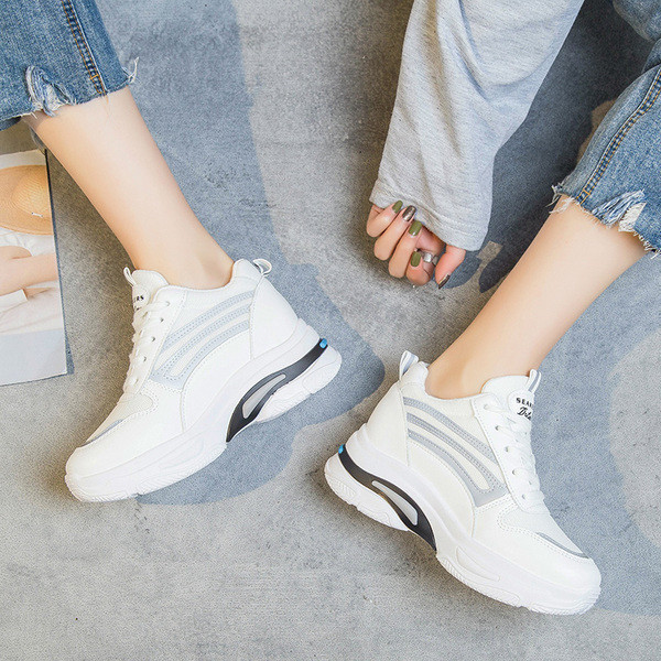 Sieviešu ikdienas kedas ar plakanu zoli baltā krāsā