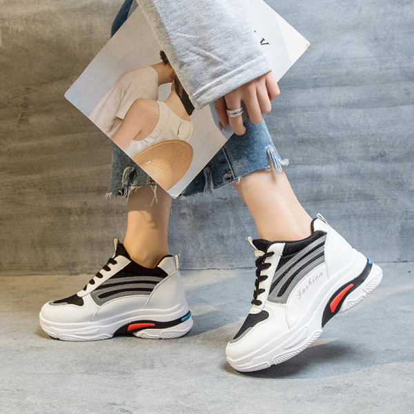 Sieviešu ikdienas kedas ar plakanu zoli baltā krāsā