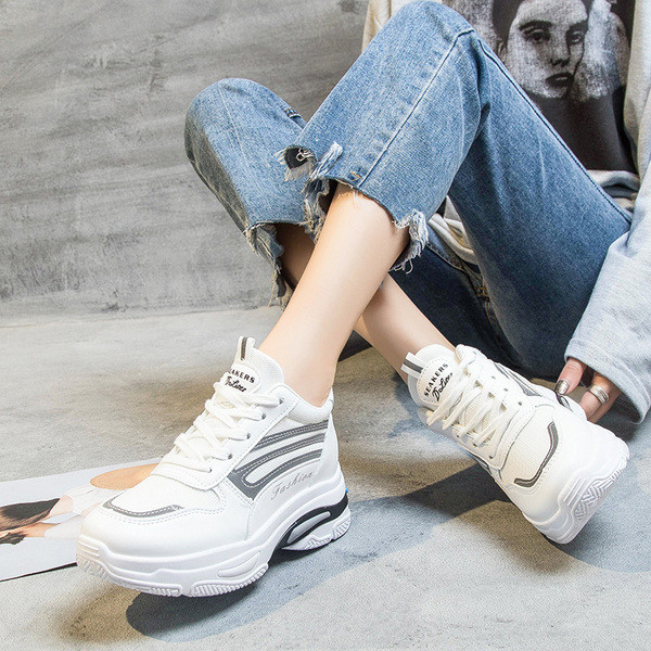 Sieviešu ikdienas kedas ar plakanu zoli baltā krāsā