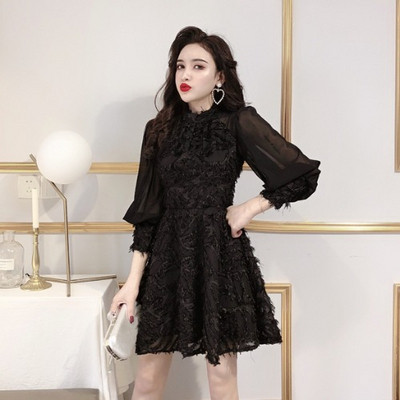 Jauna modeļa sieviešu kleitas piegriezuma modelis ar garām piedurknēm