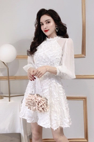 Jauna modeļa sieviešu kleitas piegriezuma modelis ar garām piedurknēm