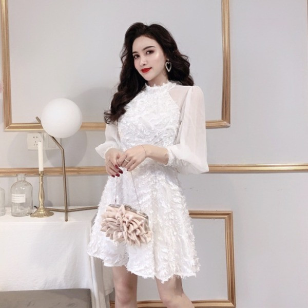 Jauna modeļa sieviešu kleitas piegriezuma modelis ar garām piedurknēm