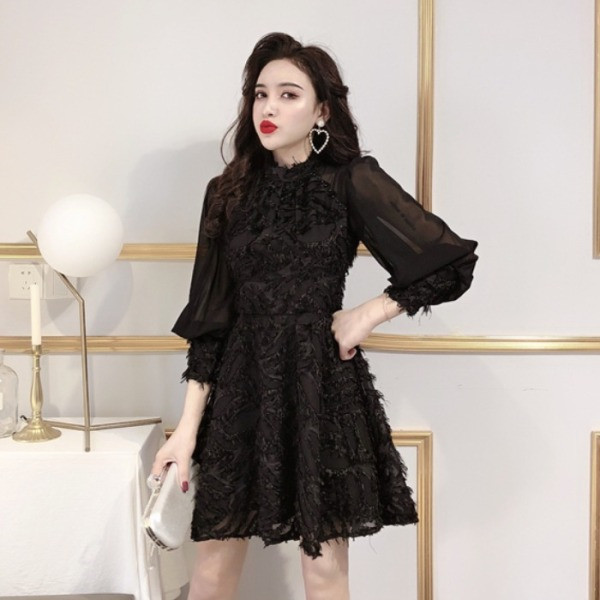 Jauna modeļa sieviešu kleitas piegriezuma modelis ar garām piedurknēm