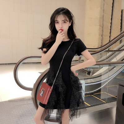 Moderna sieviešu kleita ar īsām piedurknēm un tillu