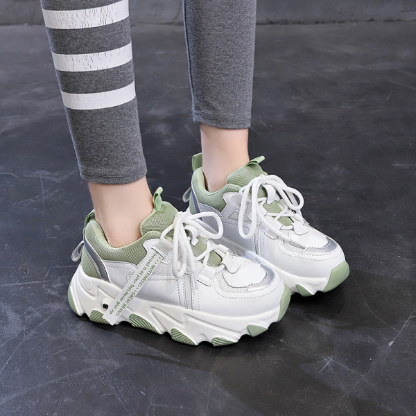 Eko bőrből készült alkalmi női tornacipő durva és magas talppal