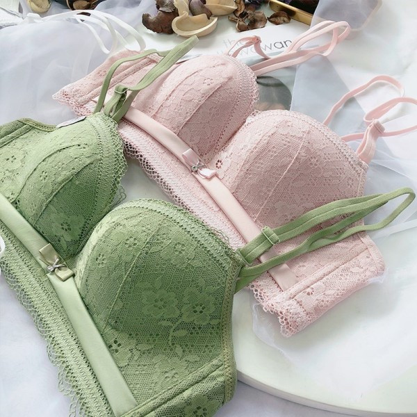 Moteriško nėriniuoto apatinio trikotažo komplektas