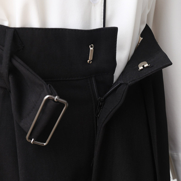 Κομψό γυναικείο παντελόνι  με ψηλή μέση και ζώνη