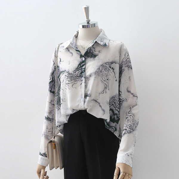 Női ing színes mintával, hosszú ujjal és gombokkal